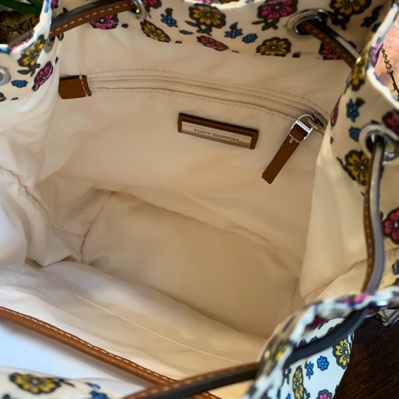 Authentic TORY BURCH leather/canvas bucket drawstring crossbody - Picture 2 of 16